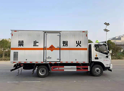 新泰爆破器材运输车